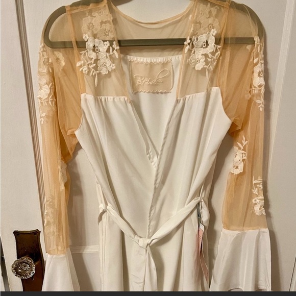 Robed With Love - White - Hildy Robe NWT and comes with a bag - Picture 2 of 8